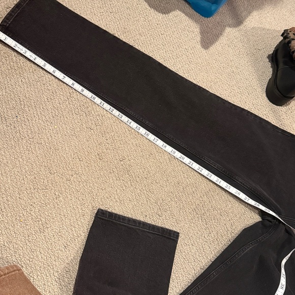 Everlane Washed Black Straight-Leg High-Rise Jeans - Picture 10 of 11